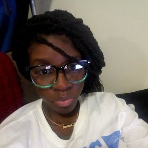 Meet your Posher, Kenisha